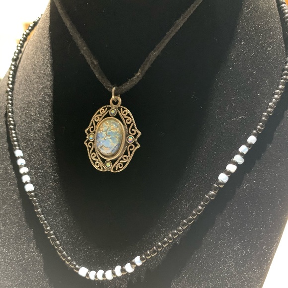 Unique Necklace Set - Picture 2 of 3